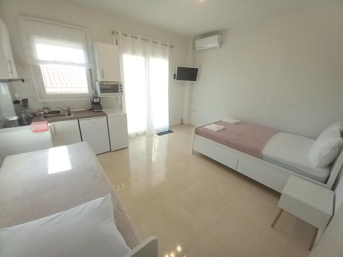 Elenis House Apartman Néa Péramos Kültér fotó